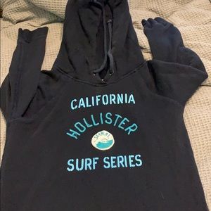 black hollister hoodie with blue lettering